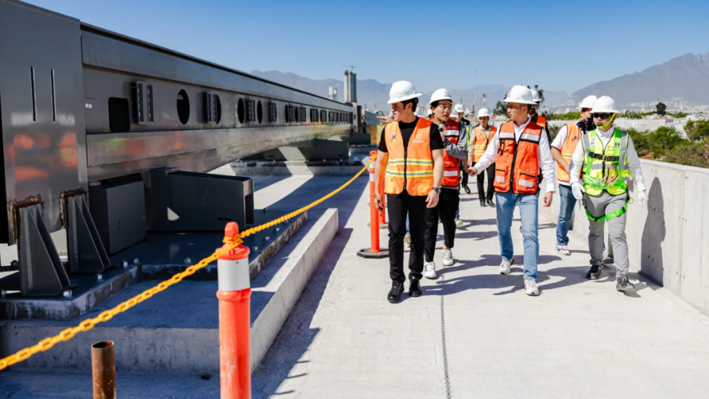 Imagen - 2025-11-24t162656015 | La Silla Regia Metro De Nuevo León Y Samuel García Bajo Señalamientos De Desvío Millonario De 11 Mmdp