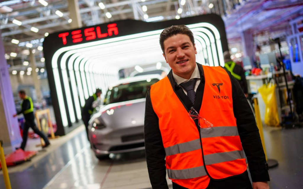 Image | La Silla Regia Nuevolandia-de-samuel-tesla-gigafactory-santa-catarina