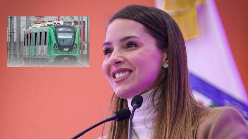 Smiling Woman Giving a Speech at a Microphone, with a Small Inset Photo of a Green Train in the Top-left Corner. | La Silla Regia