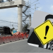 Trabajador-se-clava-una-varilla-en-apodaca 1 1 | La Silla Regia Highway Construction Zone with Plastic Barriers and Heavy Equipment; an Inset Card with a Yellow Warning Sign Obscuring a Man’s Photo. | La Silla Regia
