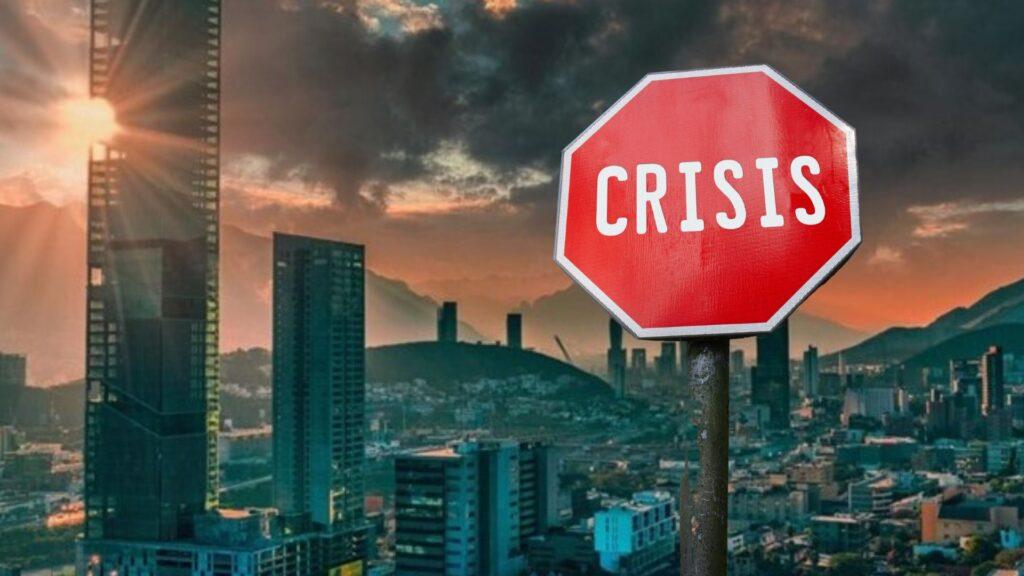 Red Octagonal Stop Sign Reading 'crisis' in a City Skyline at Sunset, Signaling a Warning About a Crisis. | La Silla Regia